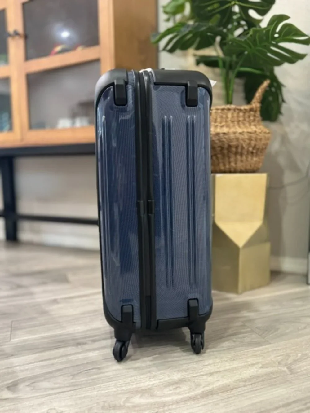 NEW! Tumi 30